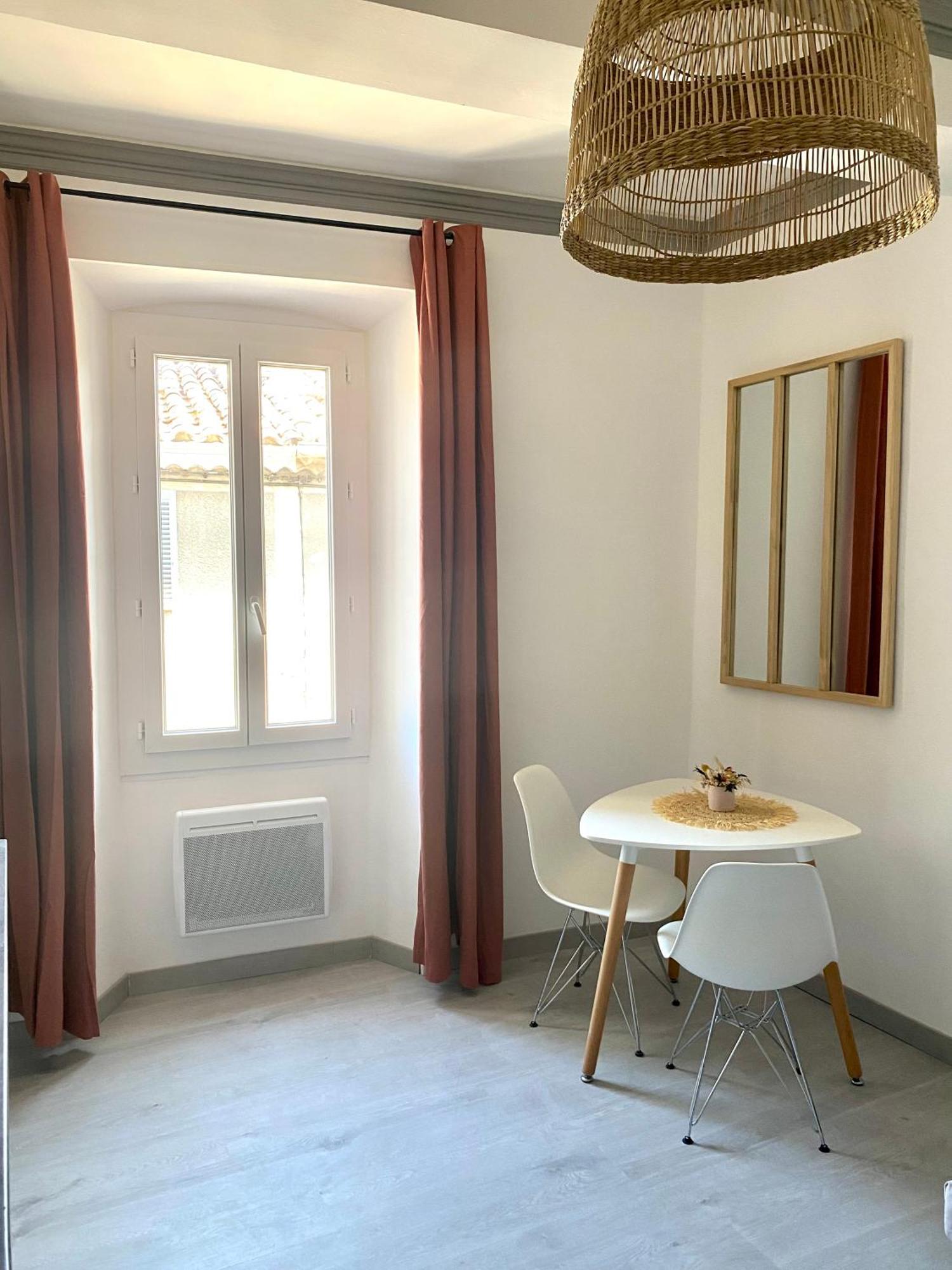 Le Studio En Provence Saint Didier  Exteriör bild